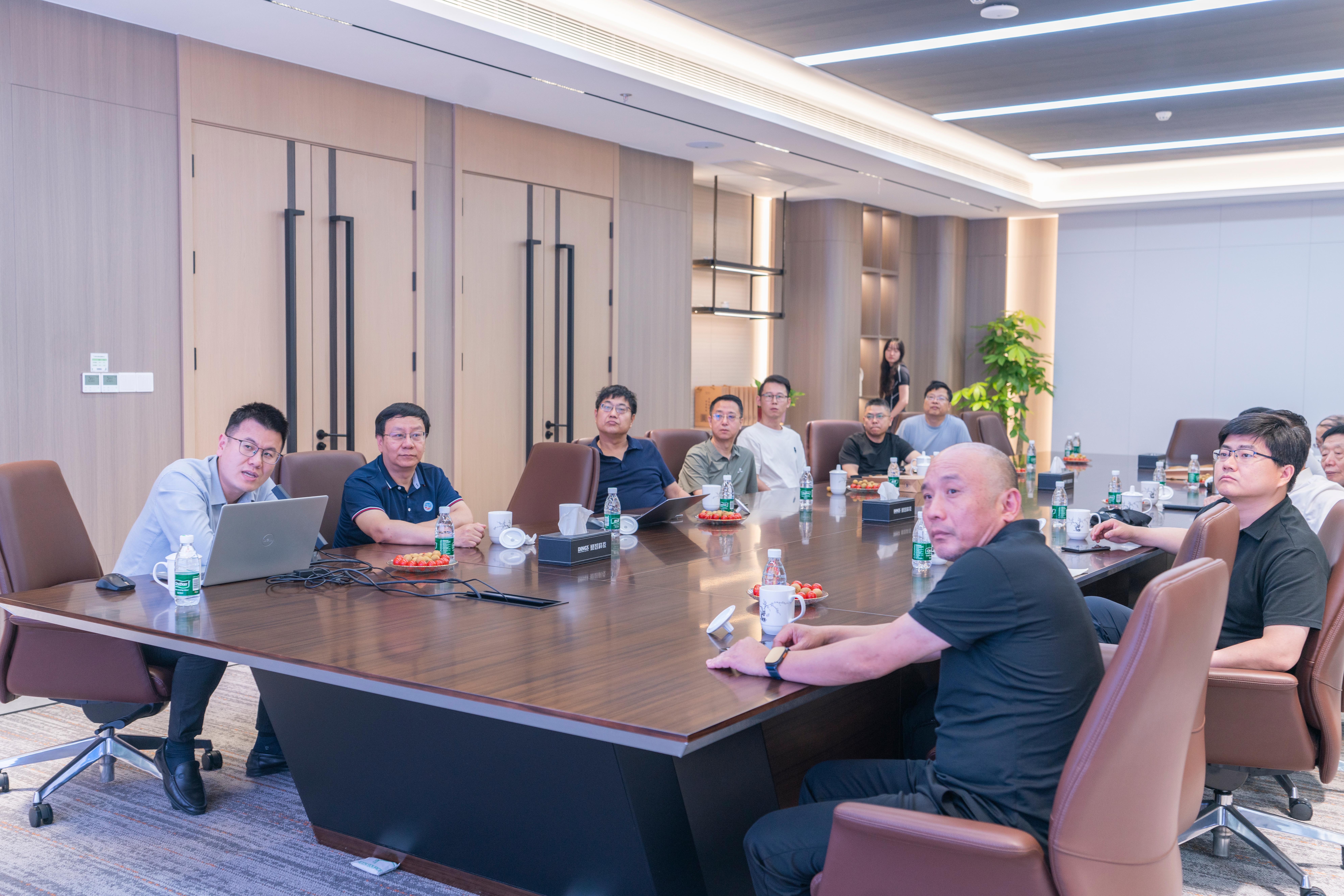 Discussion session during the alumni visit